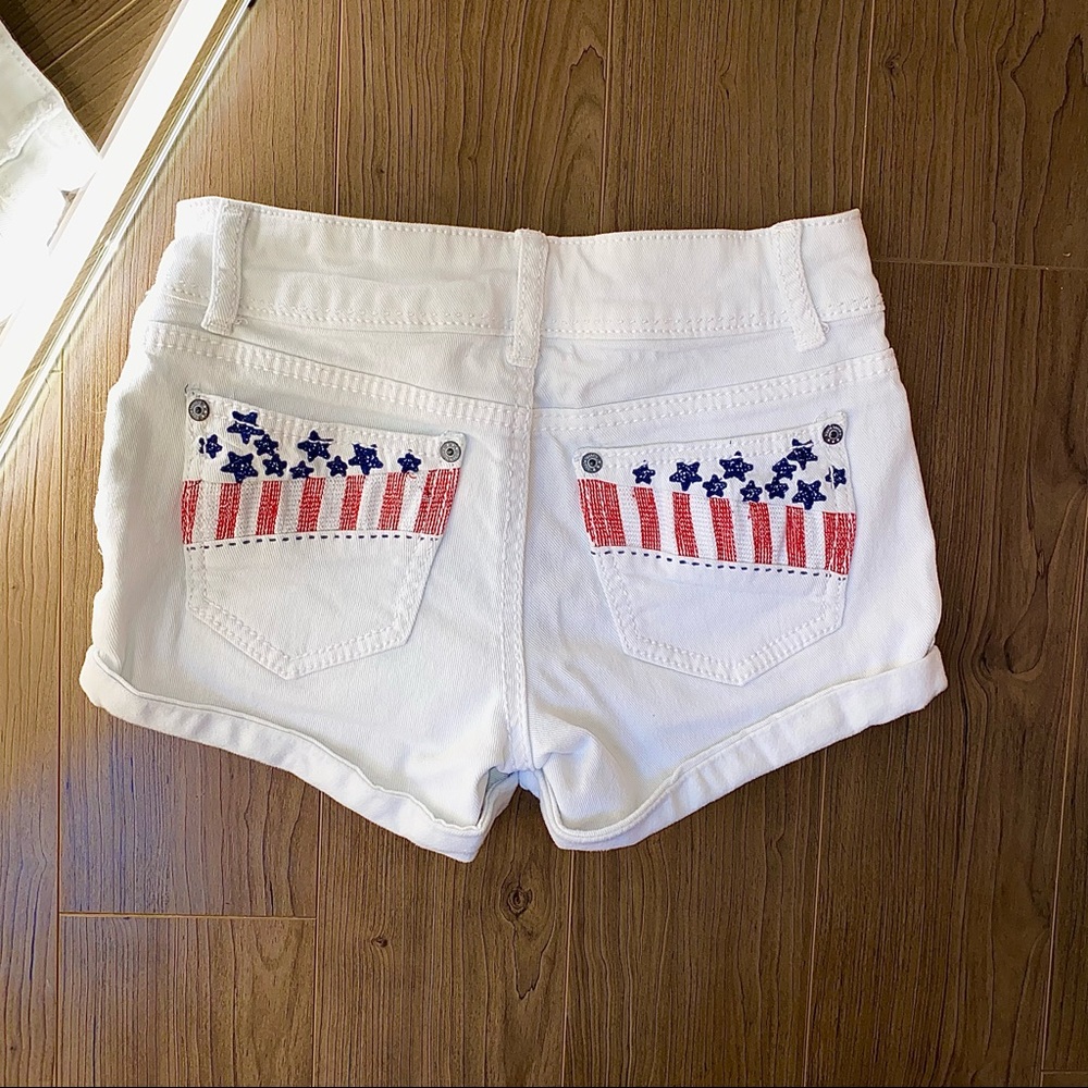 3/$30 Hippie Laundry White Denim Shorts – Size 26 | American Flag Pockets 🇺🇸